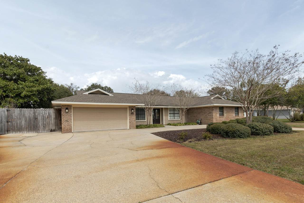 86 Country Club Drive - Photo 1