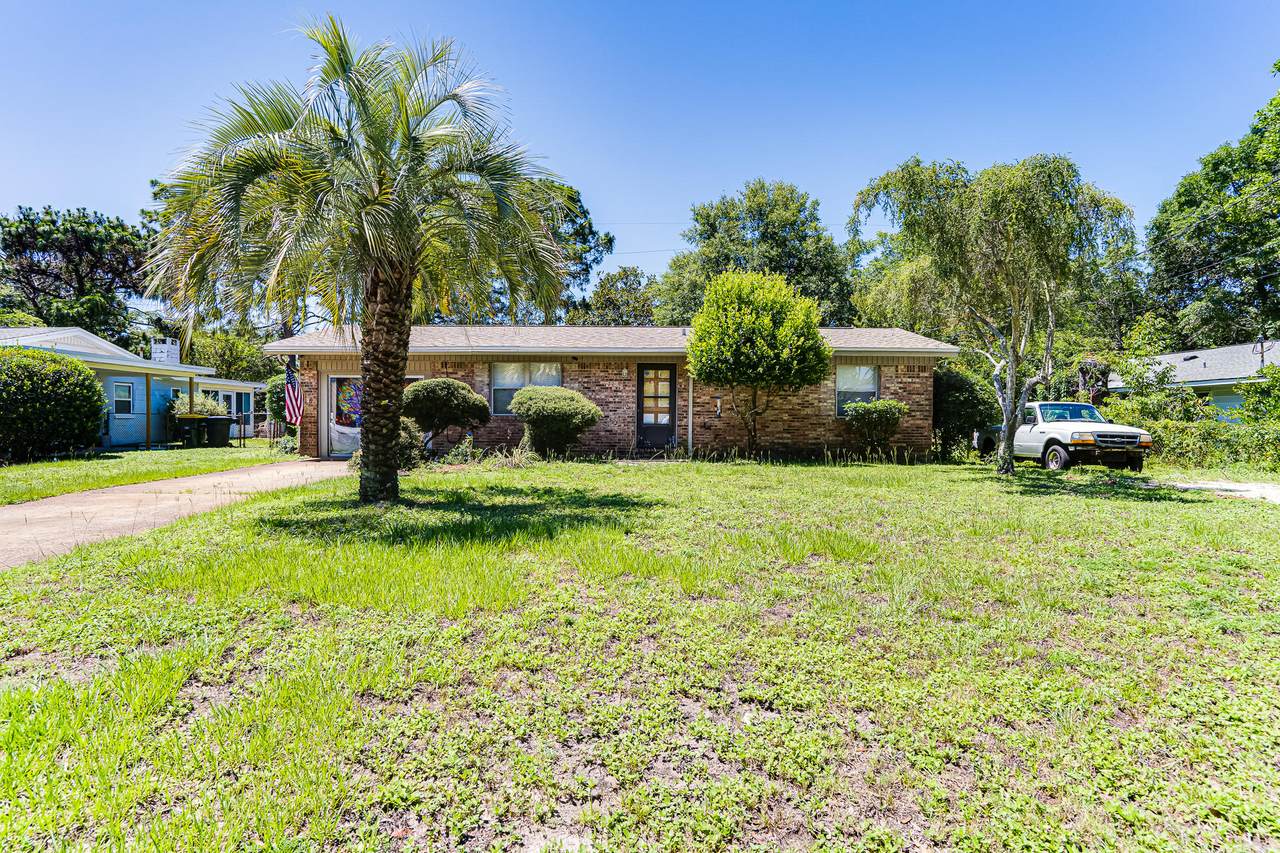 320 Oakland Circle - Photo 1