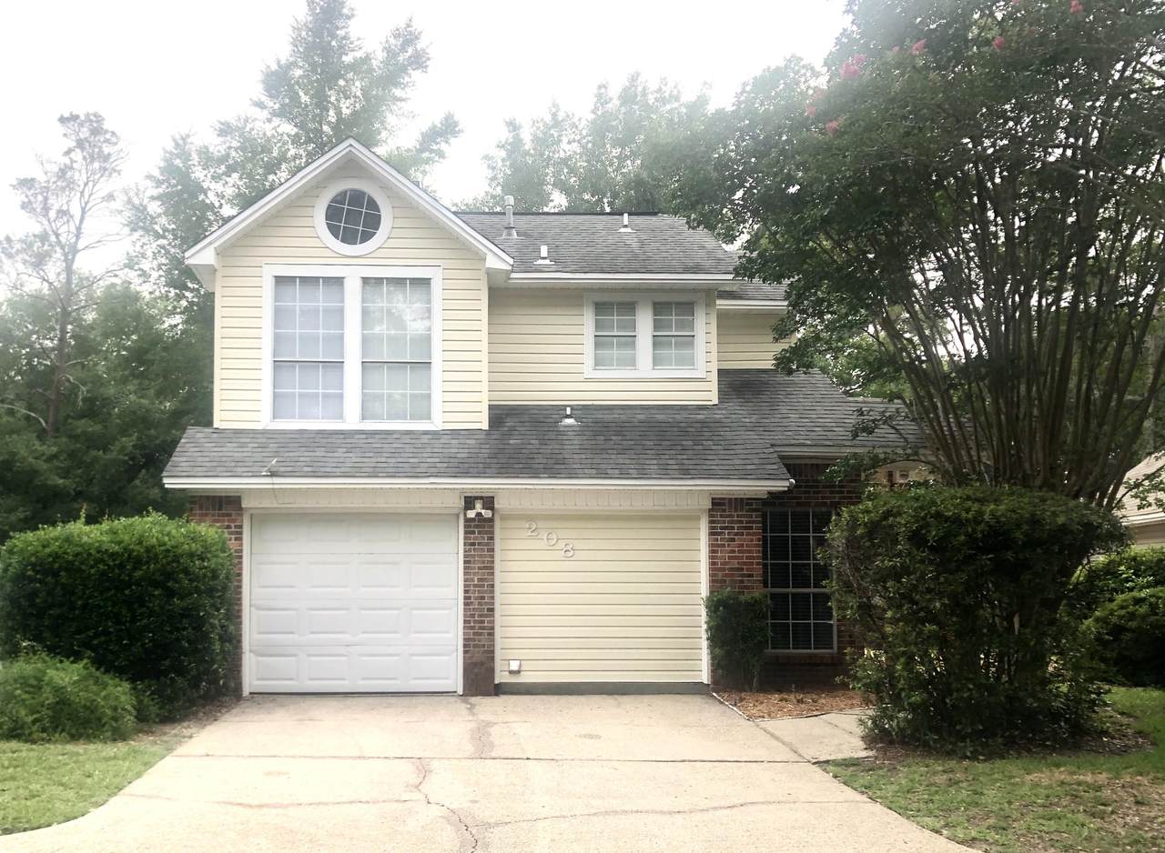 208 Parkwood Circle - Photo 1