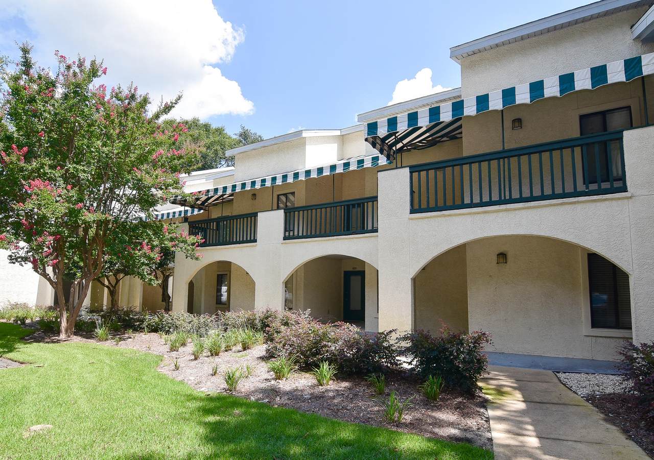 112 Westlake Court - Photo 1