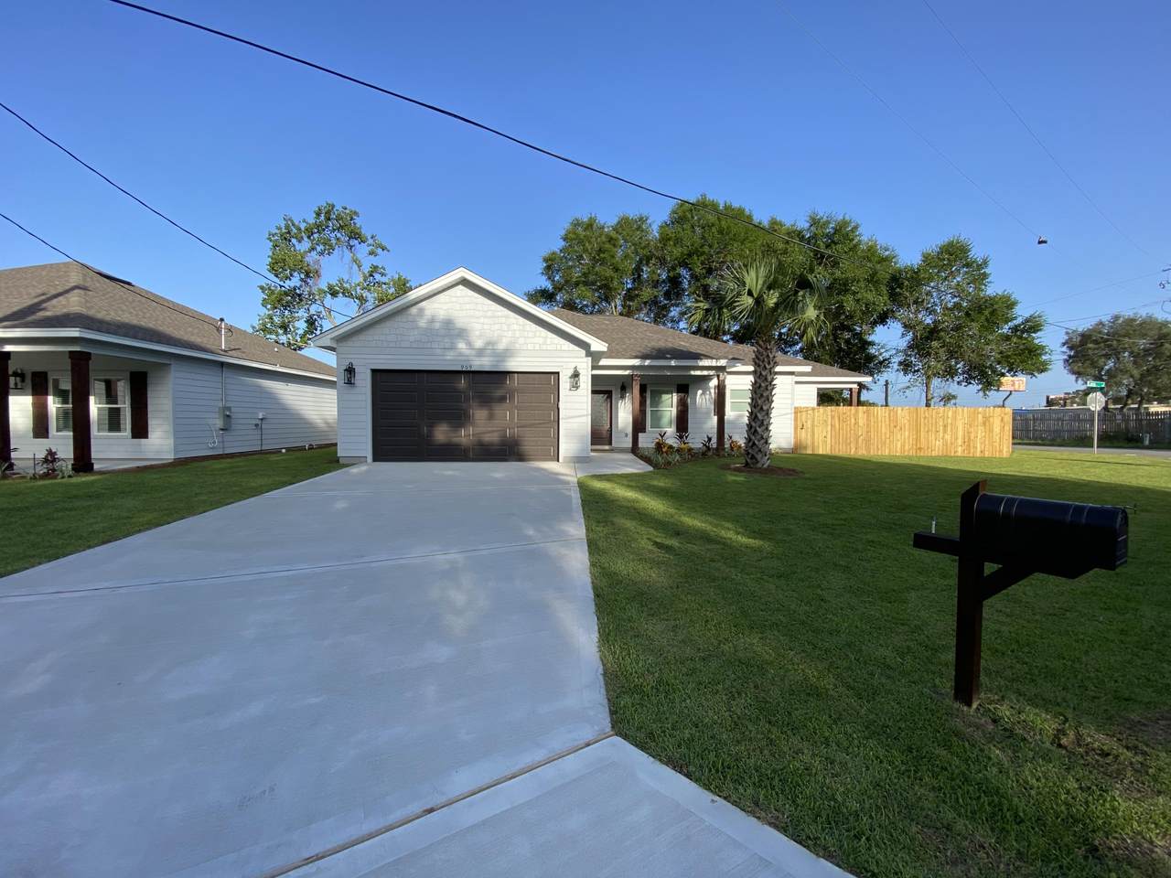 909 Lois Street - Photo 1