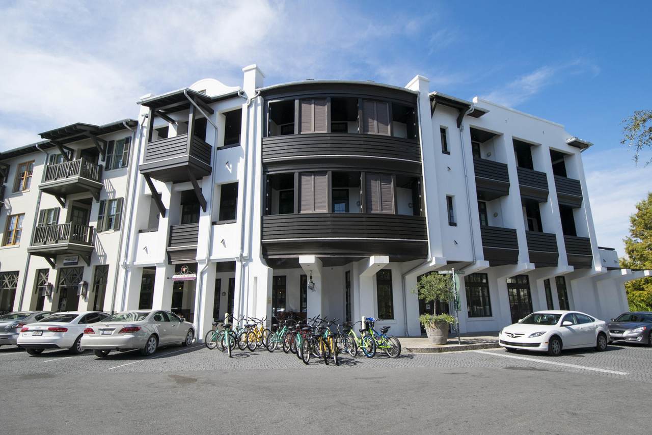 82 Barrett Square - Photo 1