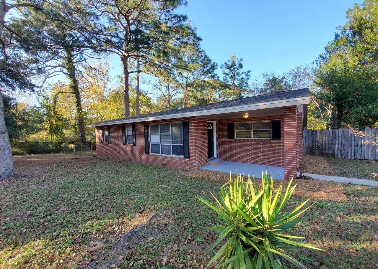 1095 Texas Parkway - Photo 1