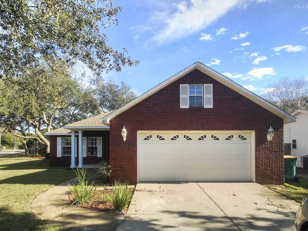 803 Lakeside Drive - Photo 1