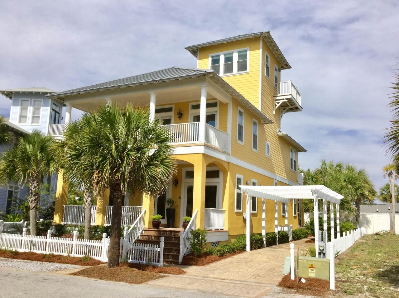 513 Beachside Gardens - Photo 1
