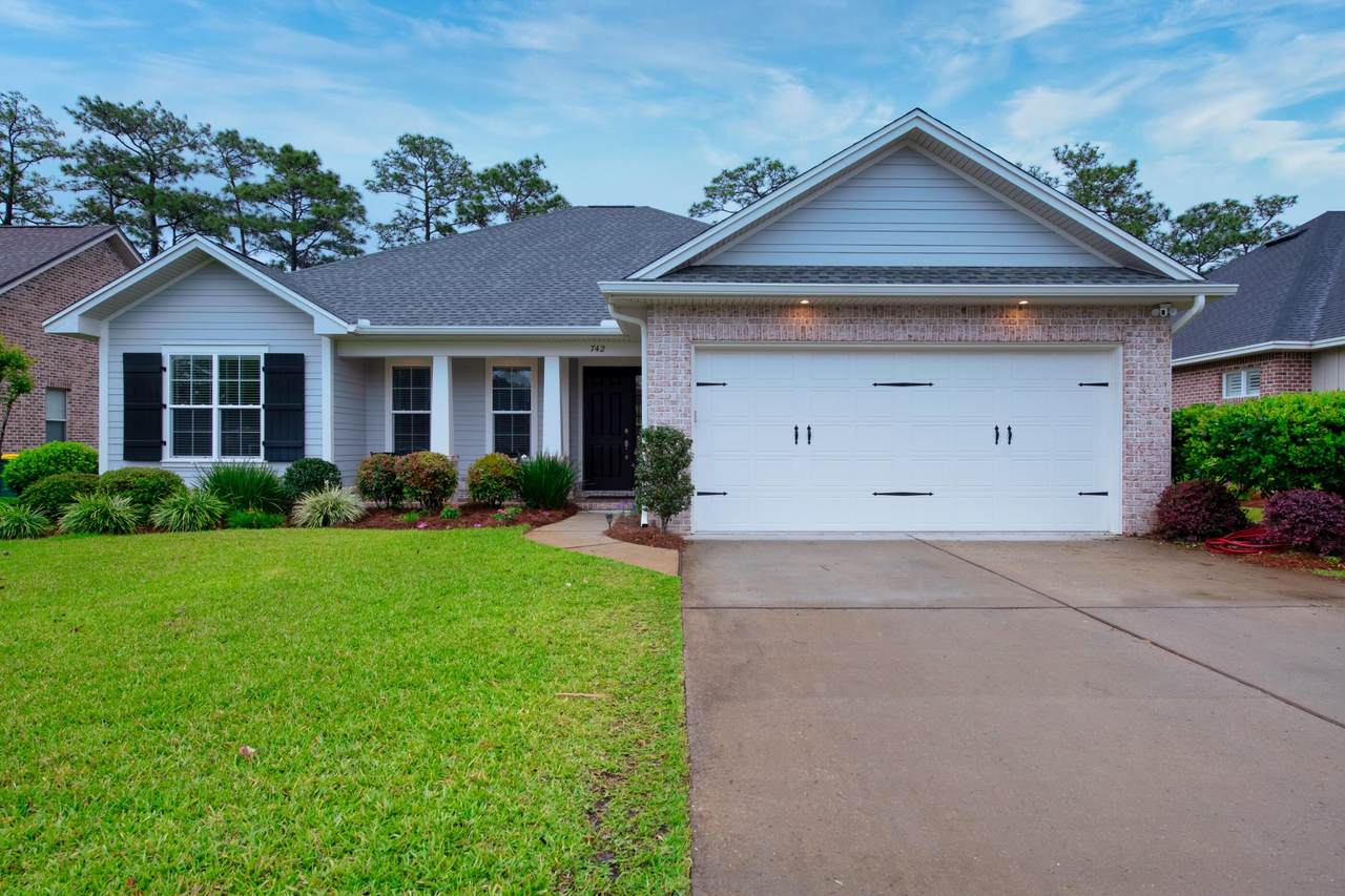 742 Woods Drive - Photo 1