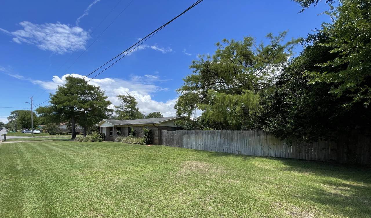 403 Holmes Boulevard - Photo 1
