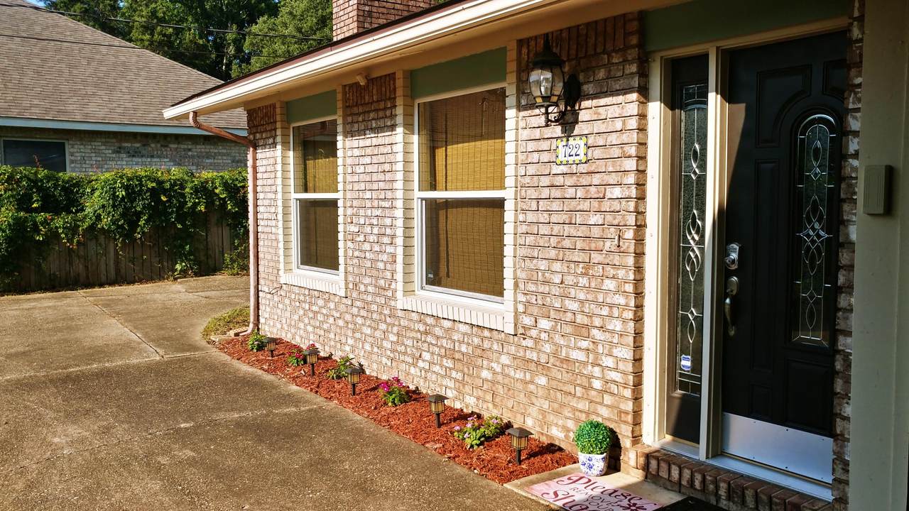 722 Sunset Boulevard - Photo 1