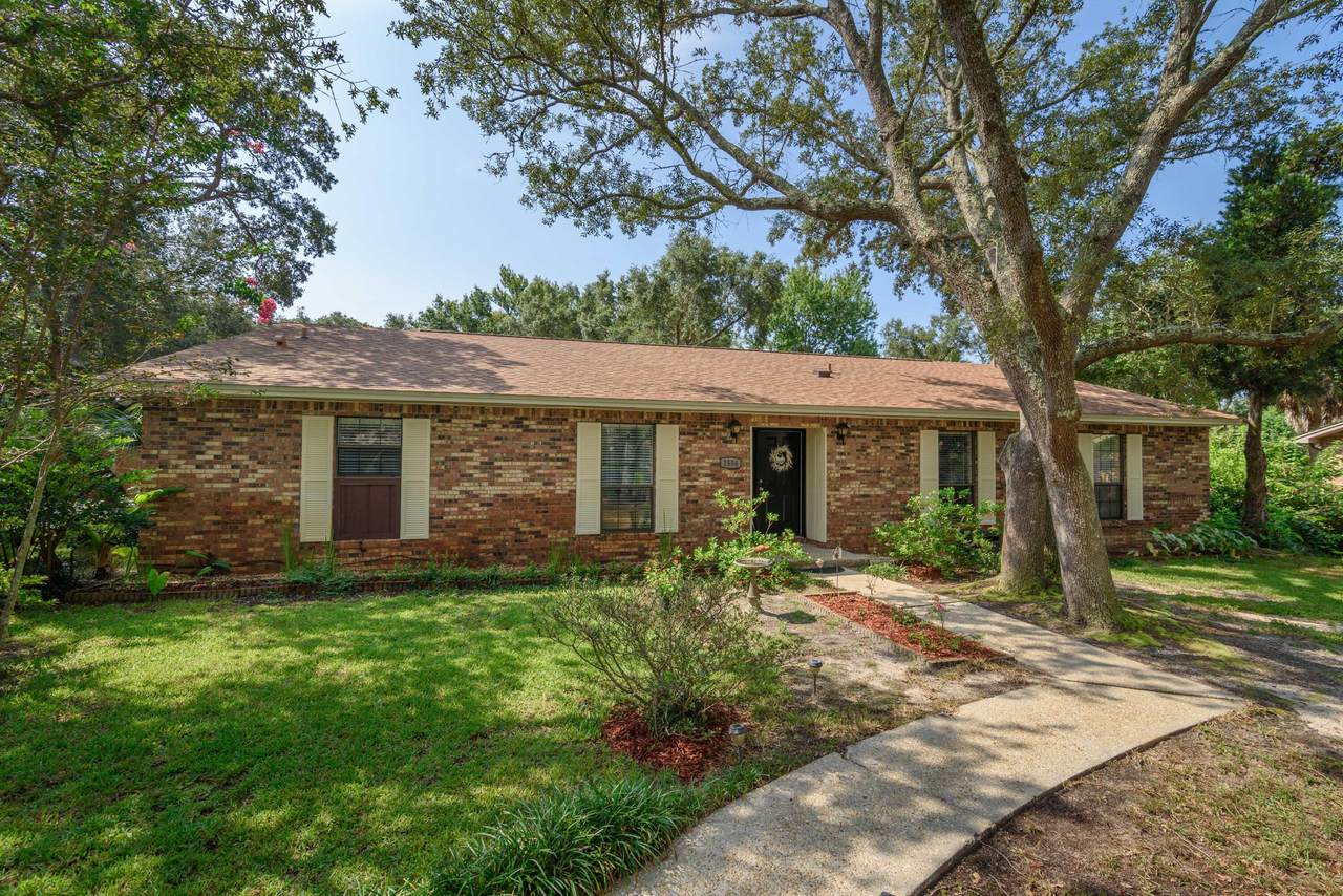 1556 Oak Shore Drive - Photo 1