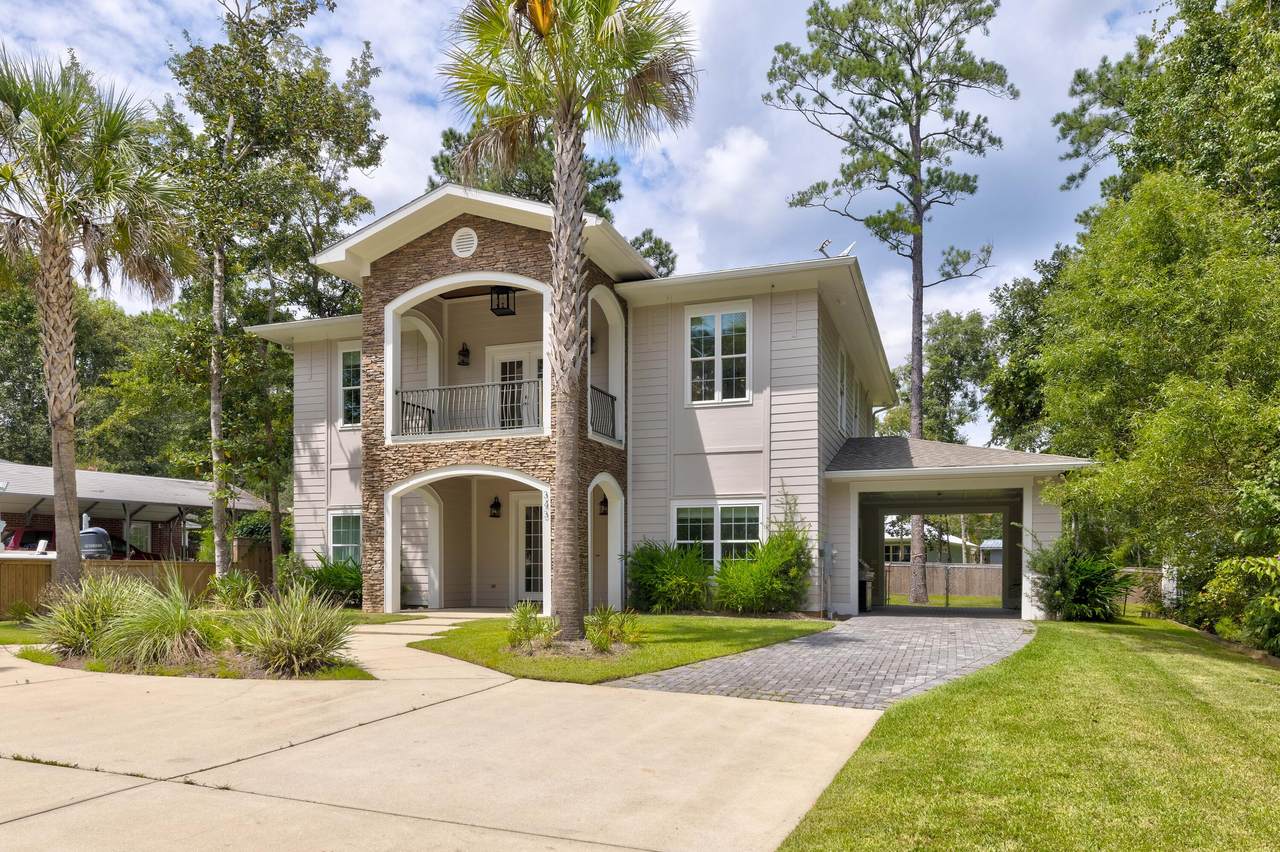 343 Shoreline Drive - Photo 1