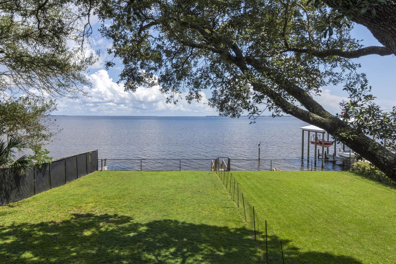 1 Bay Drive - Photo 1