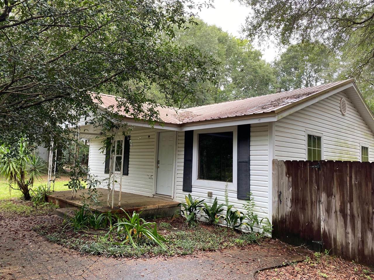 674 Brock Avenue - Photo 1
