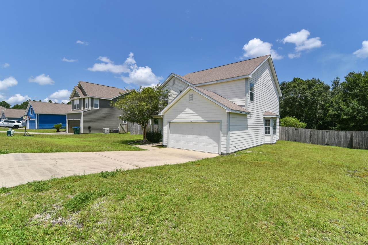 124 Peoria Boulevard - Photo 1
