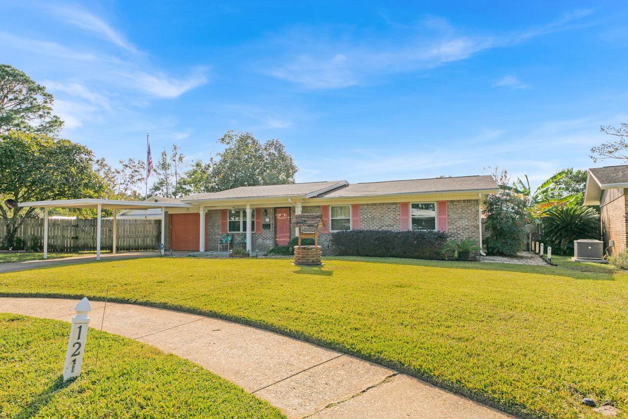 121 Pinewood Terrace - Photo 1