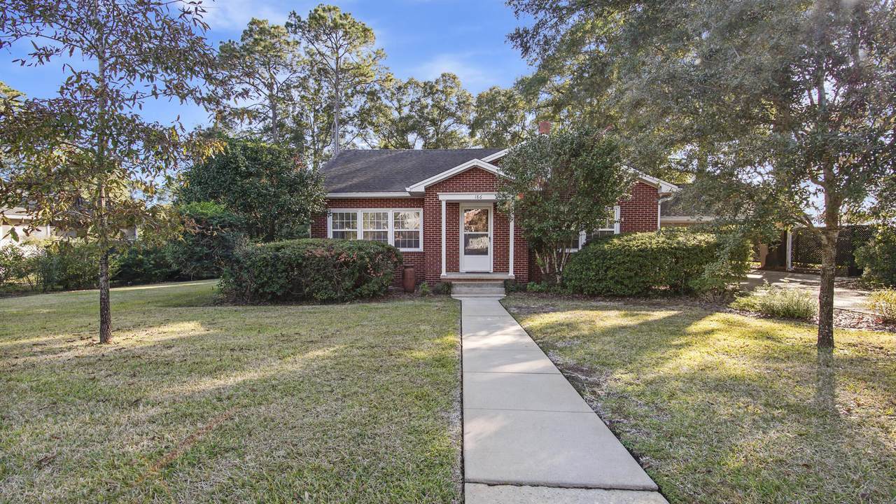 186 Bay Avenue - Photo 1