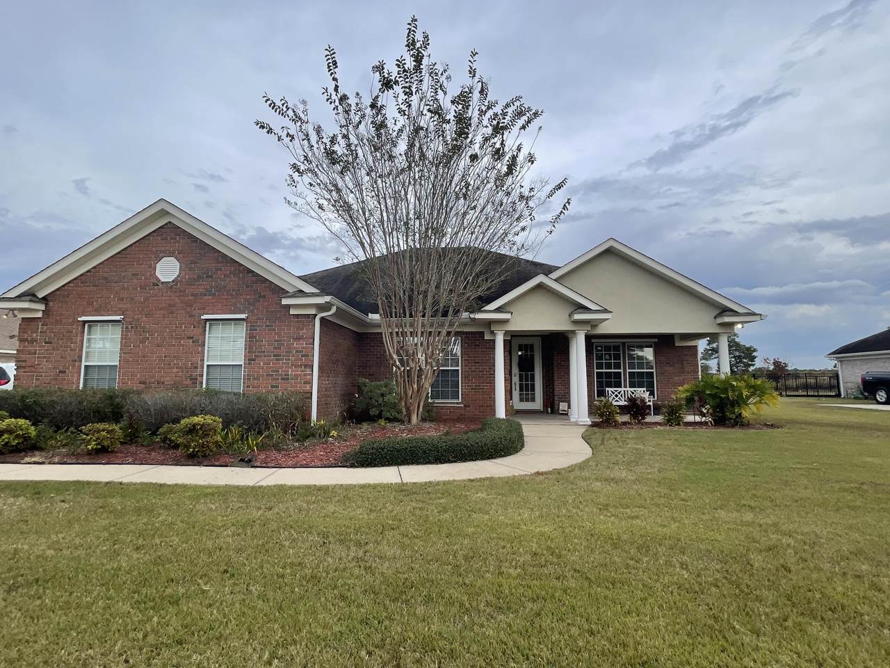 516 Club House Drive - Photo 1