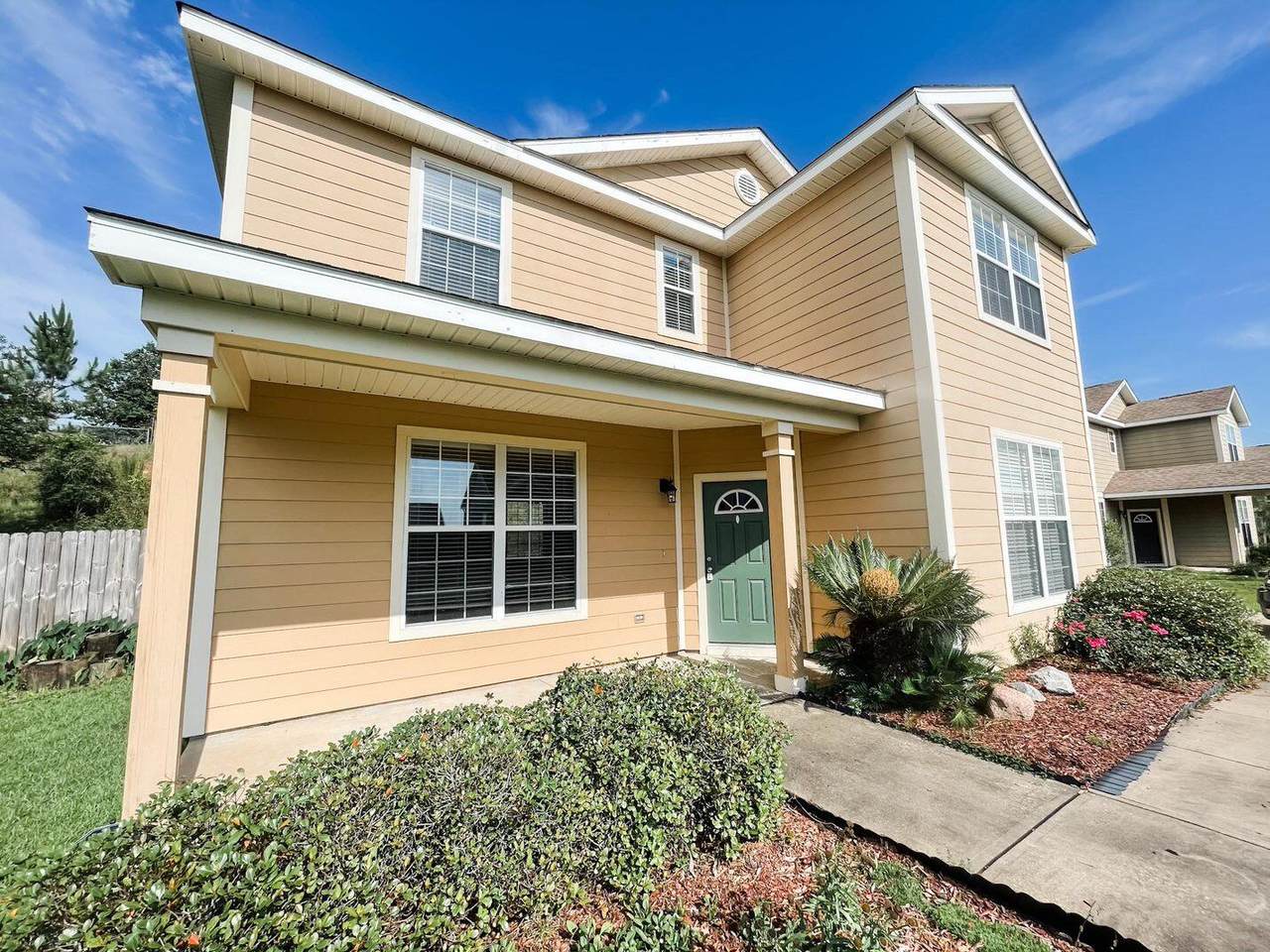 415 Peoria Boulevard - Photo 1