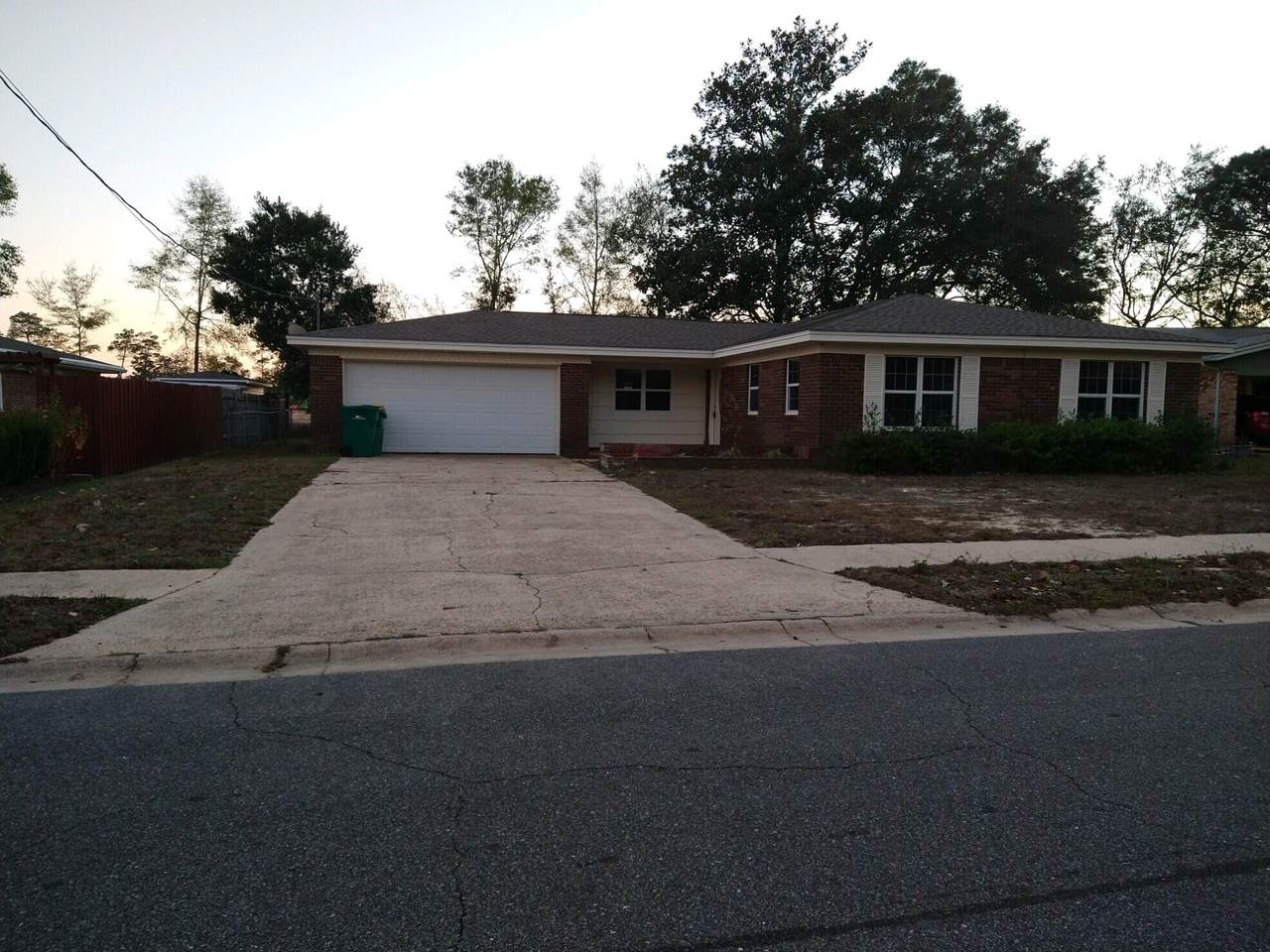 121 Lincolnshire Drive - Photo 1