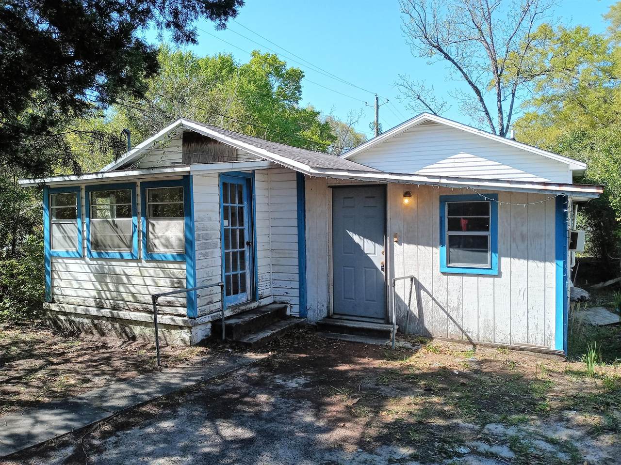 998 Walnut Avenue - Photo 1