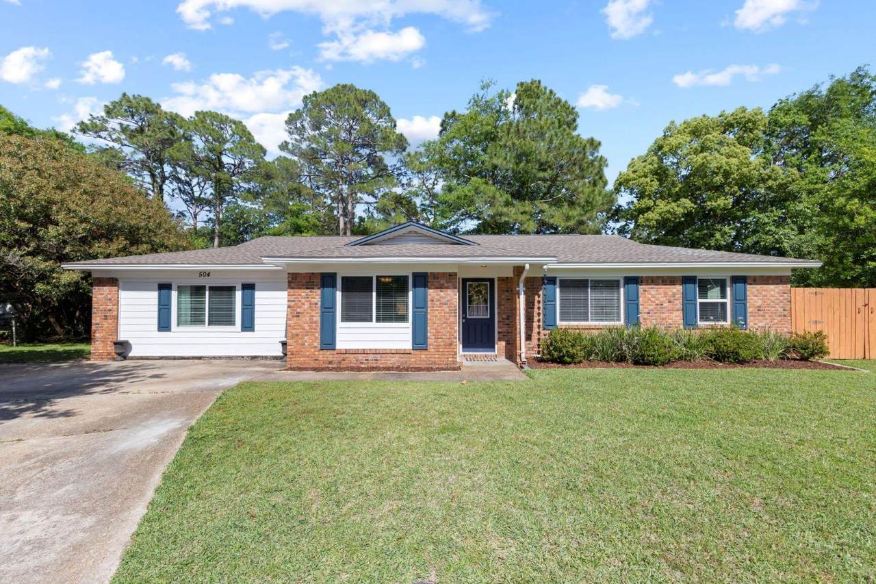 504 Cove Circle - Photo 1