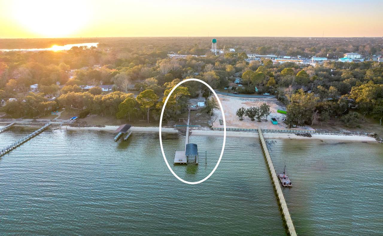 281 Beachview Drive - Photo 1