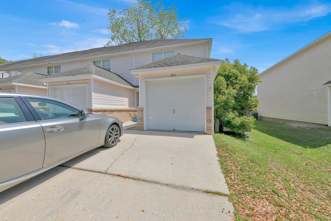983 Scenic Oak Lane - Photo 1