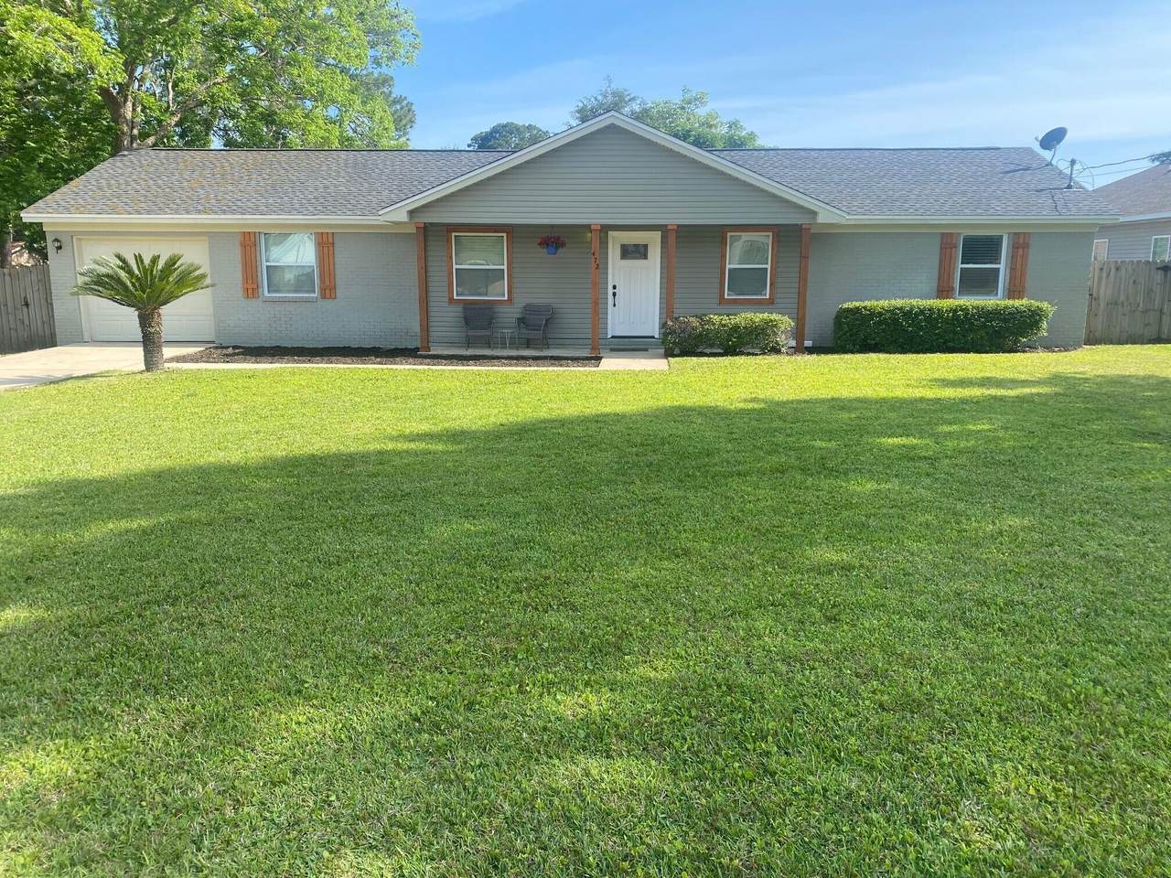 472 Lakeview Street - Photo 1