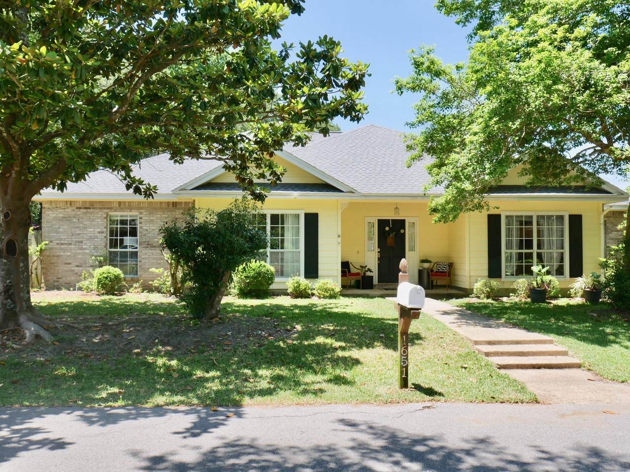 1651 Parkside Circle - Photo 1