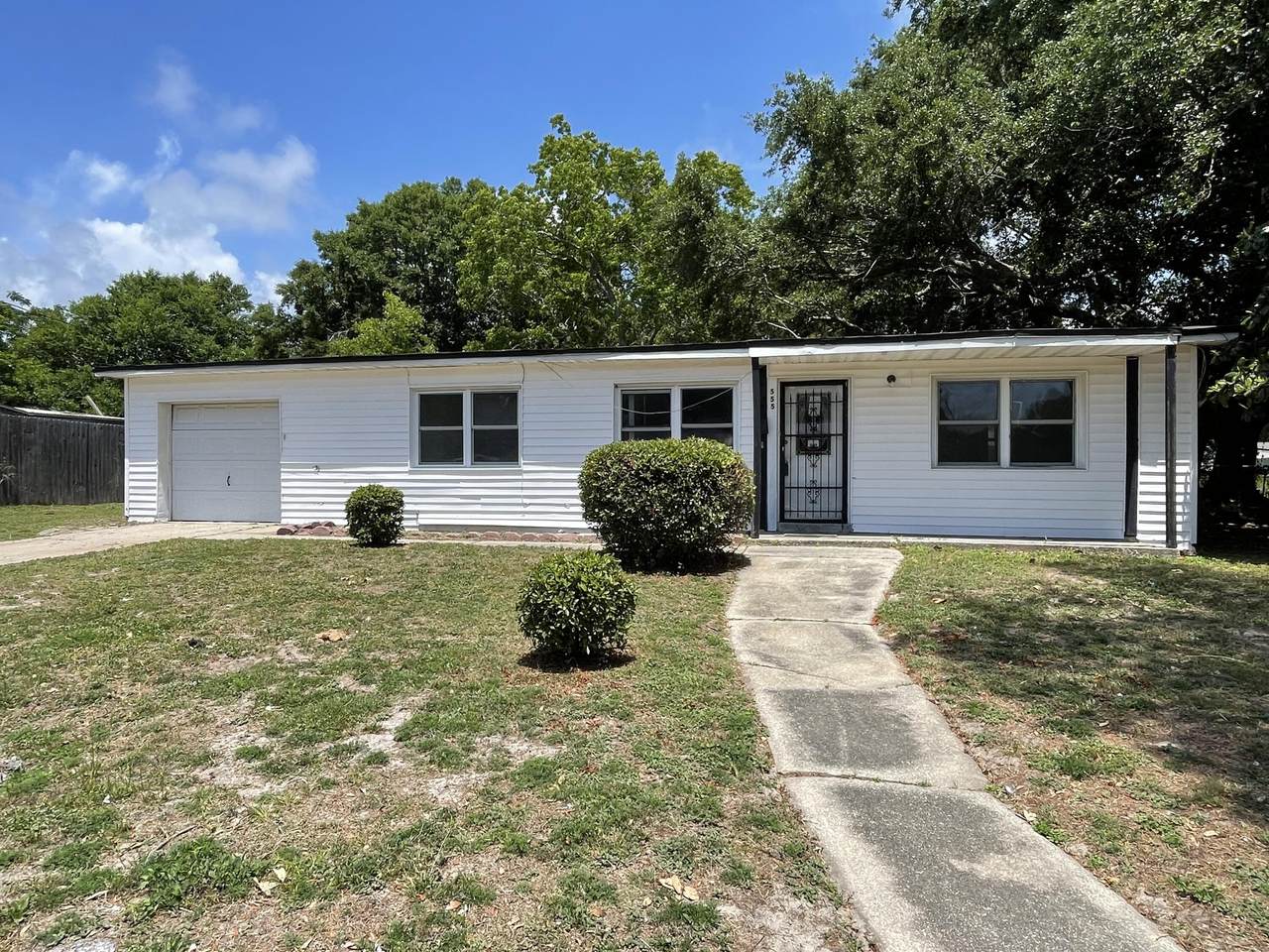 555 Argyle Court - Photo 1