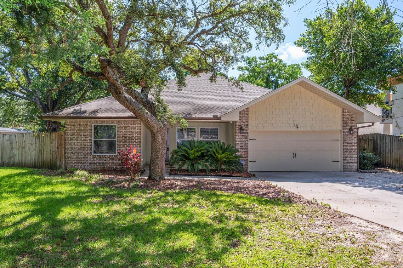 104 Mayfair Drive - Photo 1