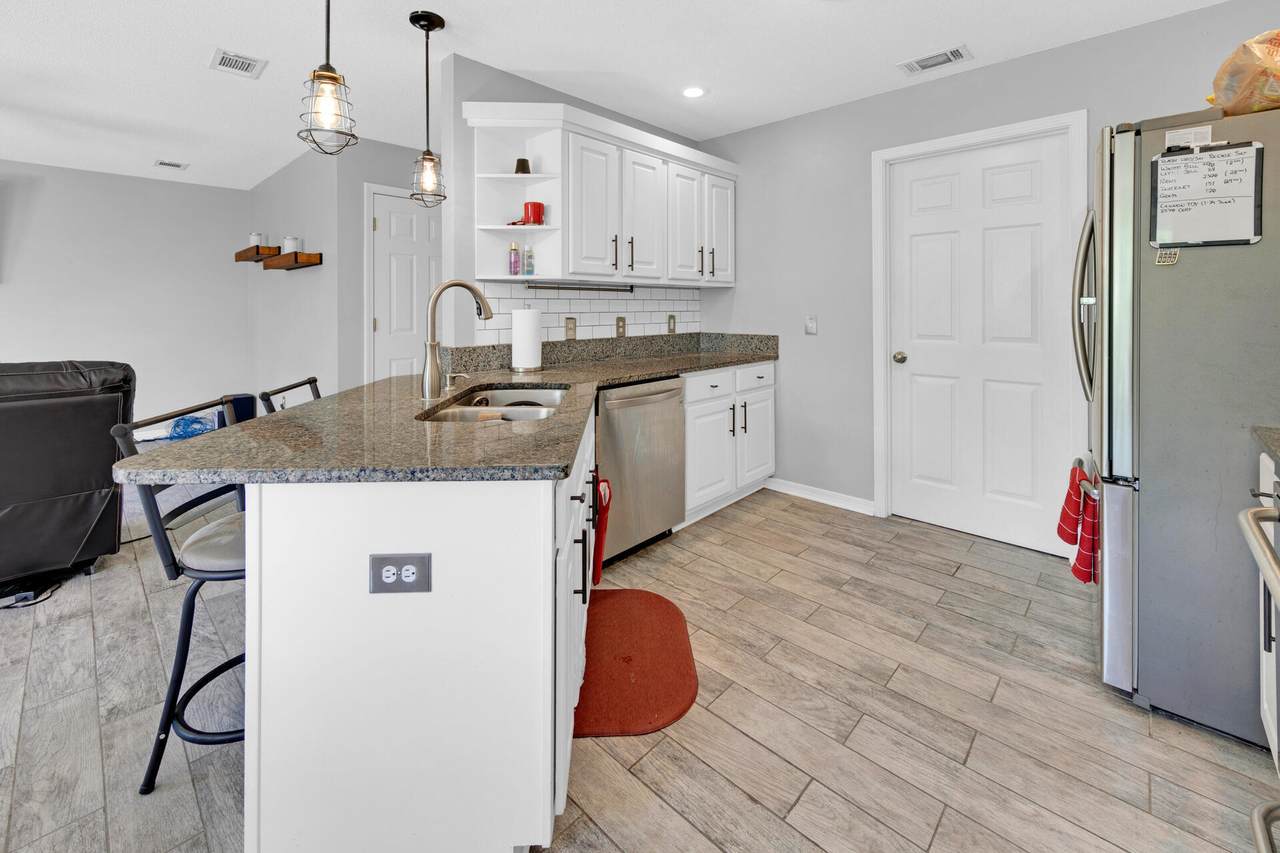 447 Forest Glen Place - Photo 1