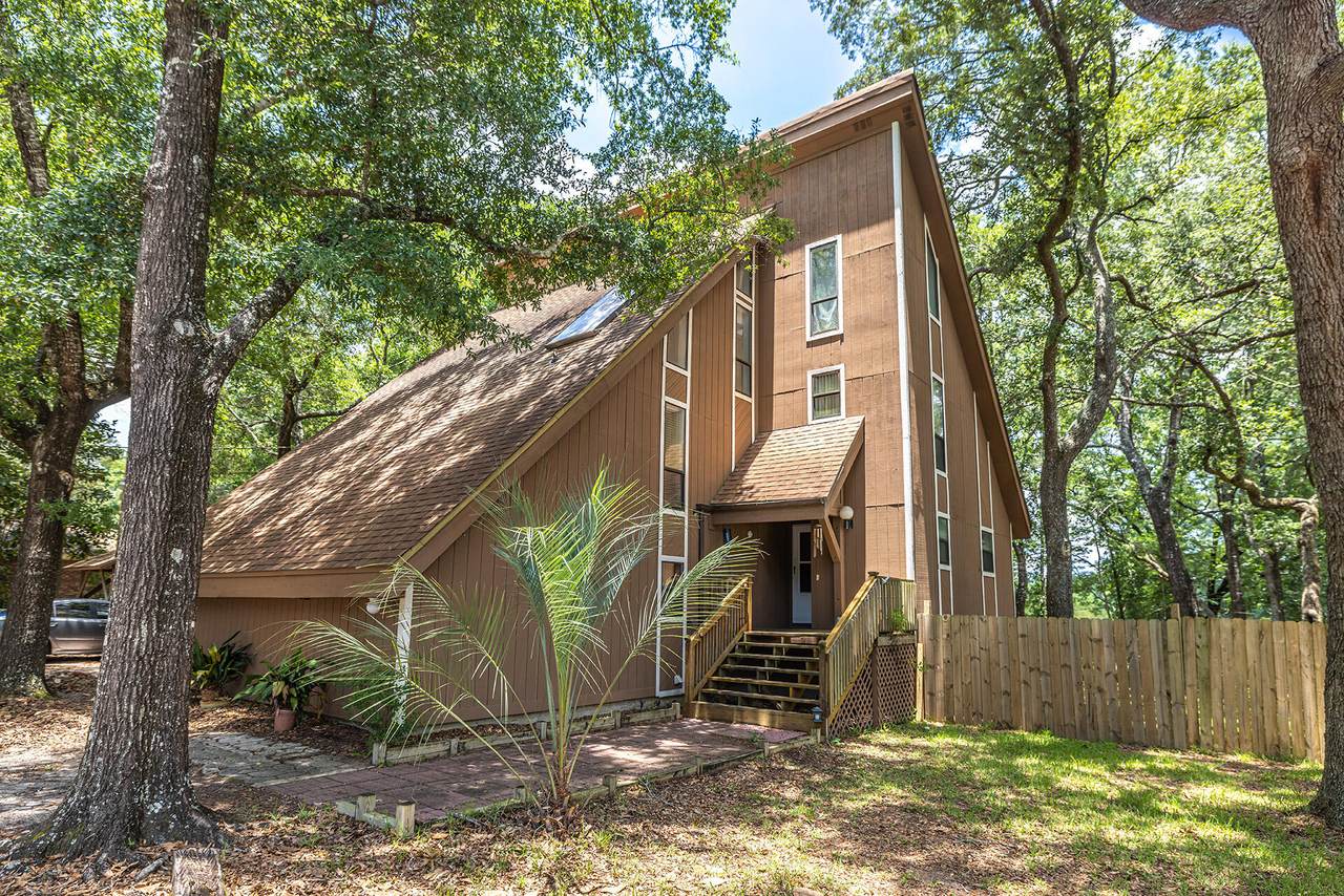 402 Baywood Drive - Photo 1