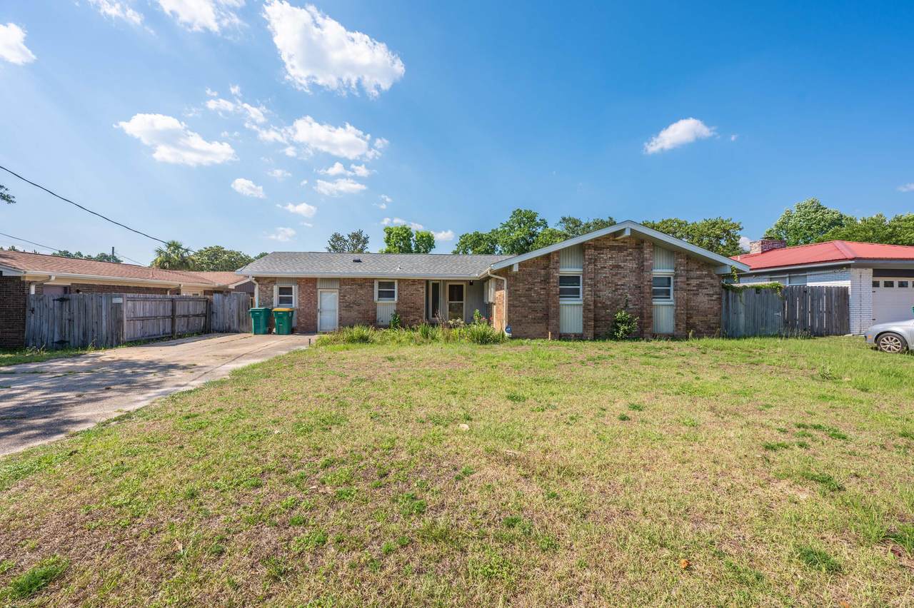 17 Lakeview Drive - Photo 1