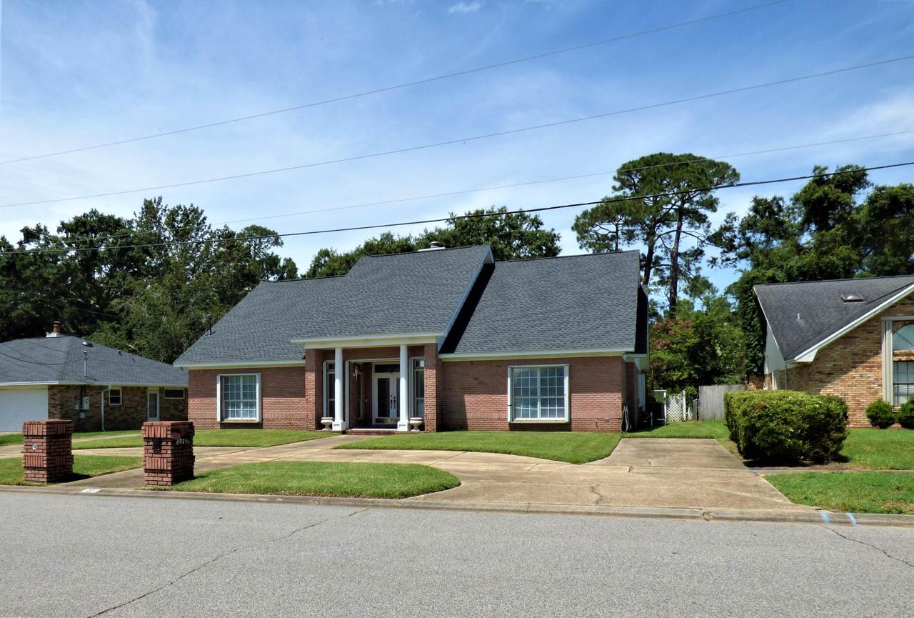 221 Brian Circle - Photo 1
