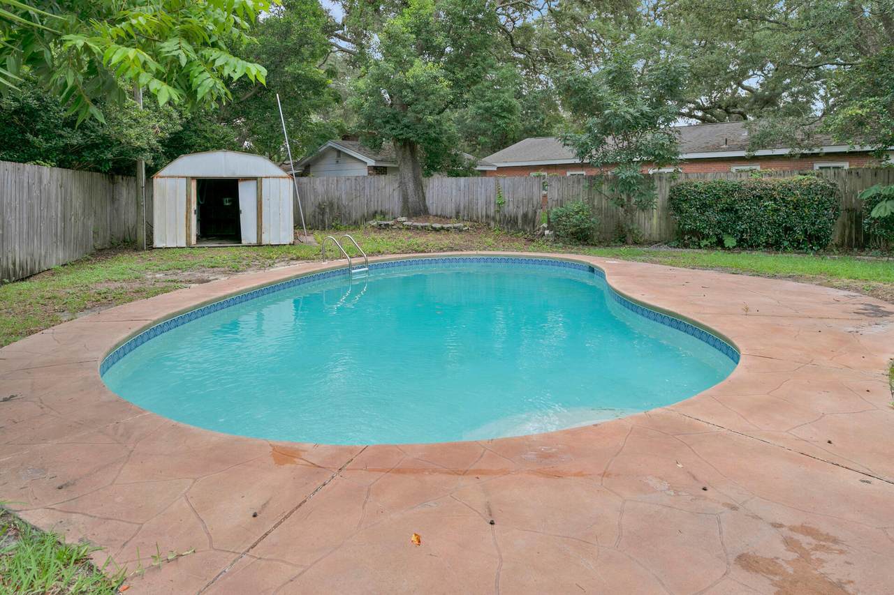 4 Camellia Drive - Photo 1