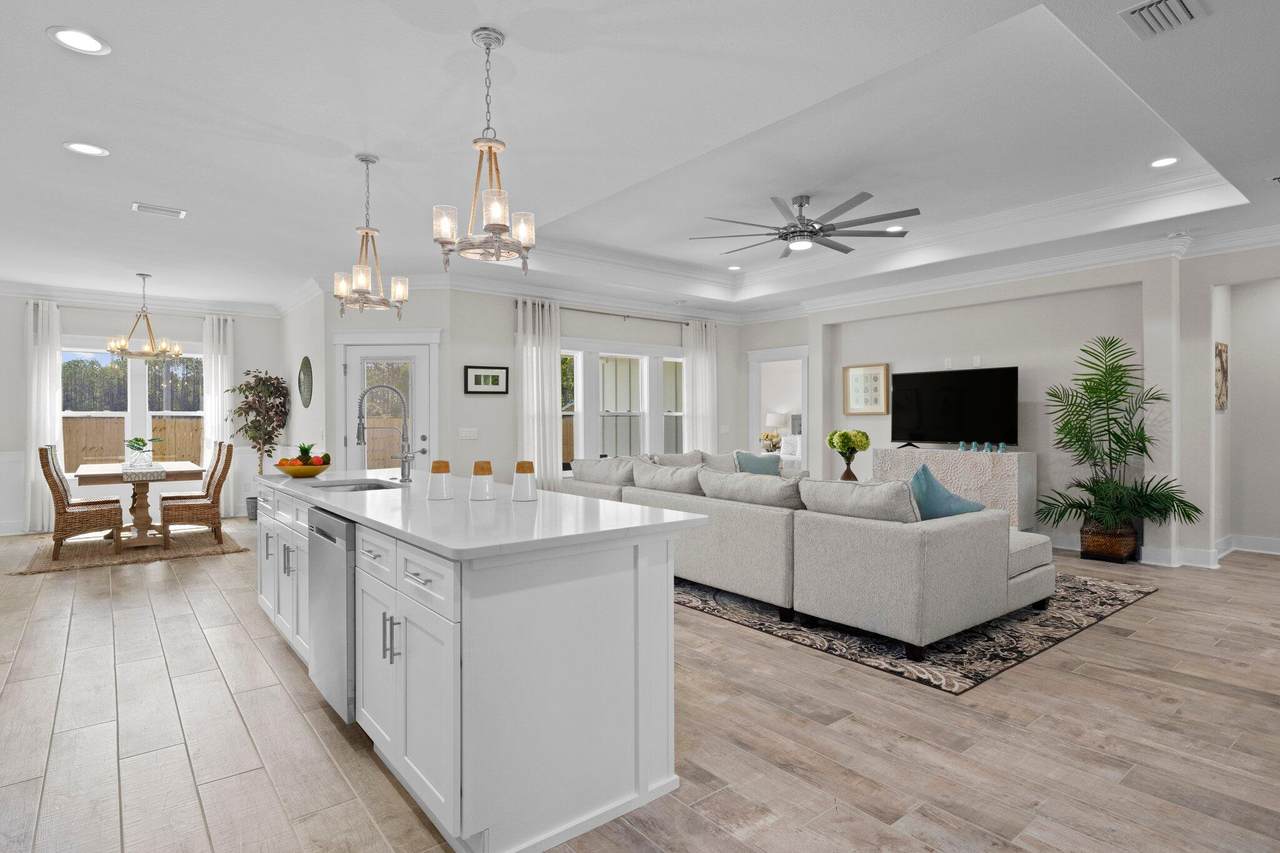 209 Wells Street - Photo 1