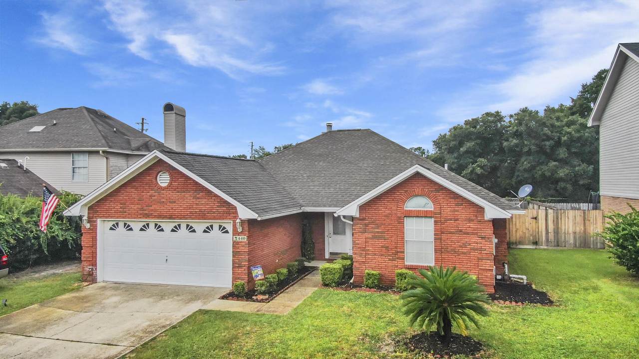 440 Forest Glen Place - Photo 1