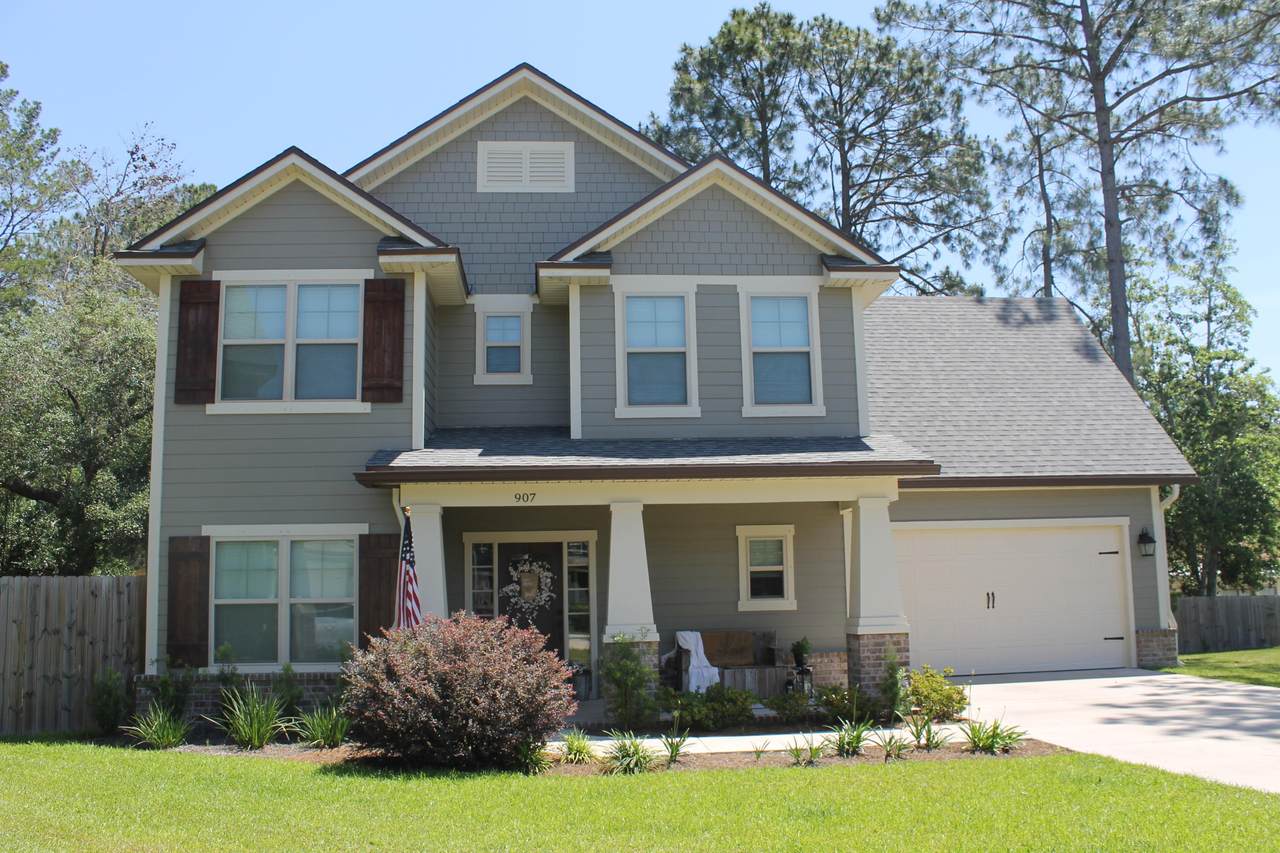 907 Tadpole Avenue - Photo 1