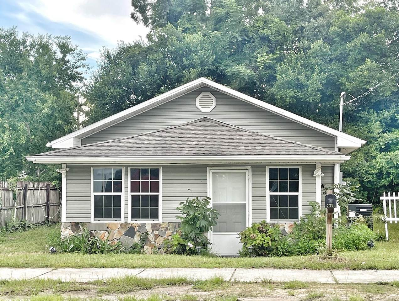 235 Live Oak Avenue - Photo 1