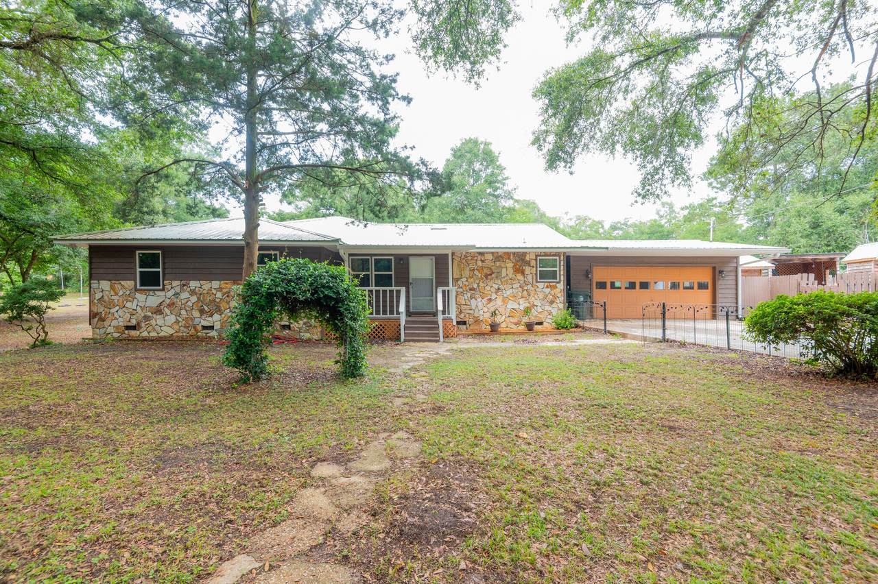 372 18th Street - Photo 1