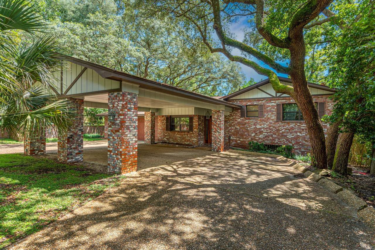 912 Woodbriar Court - Photo 1