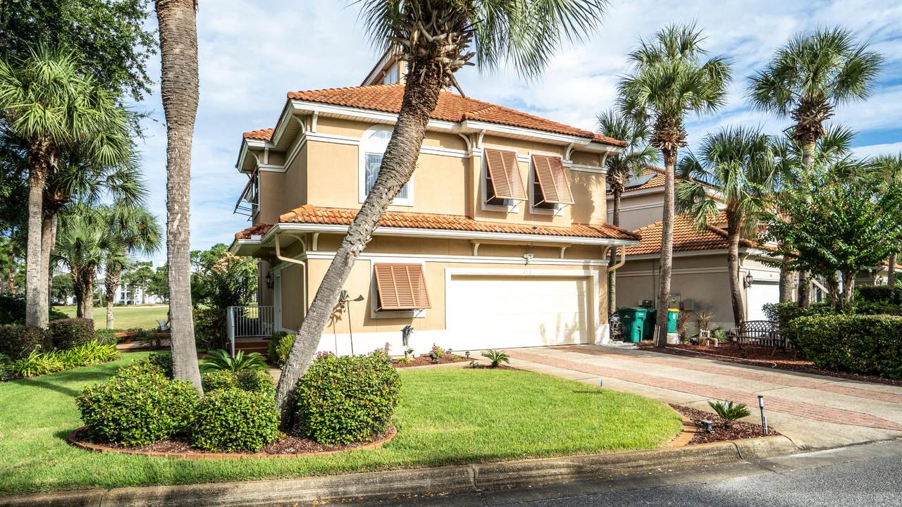 212 Calusa Boulevard - Photo 1