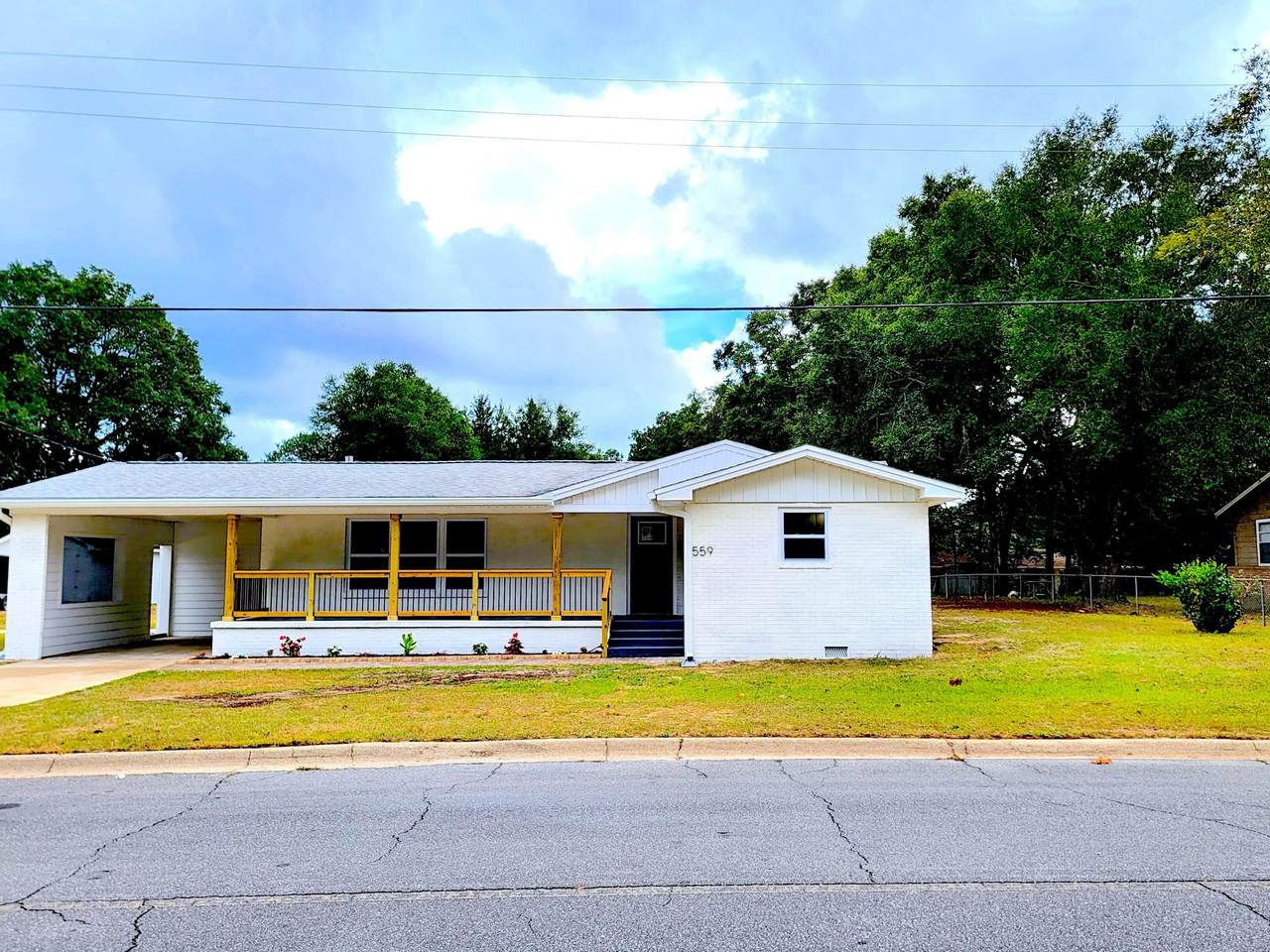 559 Robinson Avenue - Photo 1