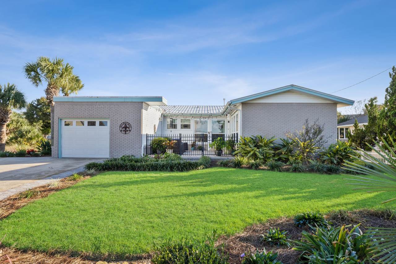 829 Tarpon Drive - Photo 1