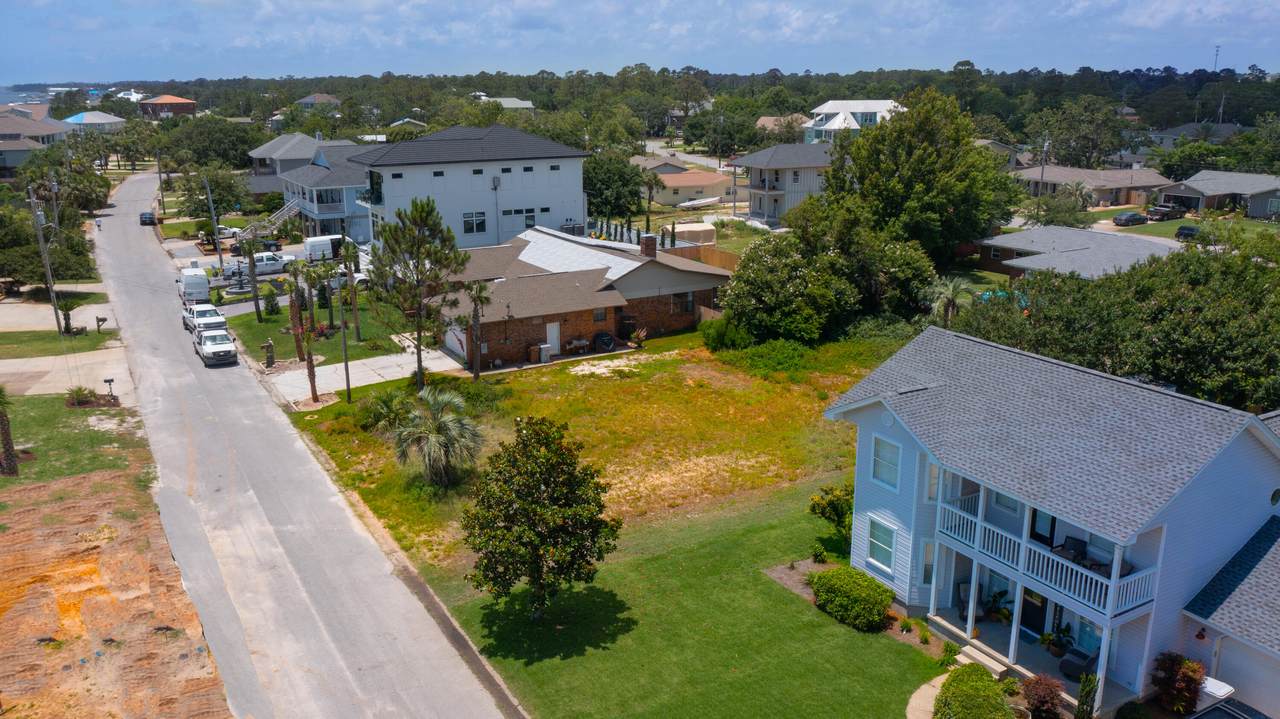 3356 Edgewater Drive - Photo 1