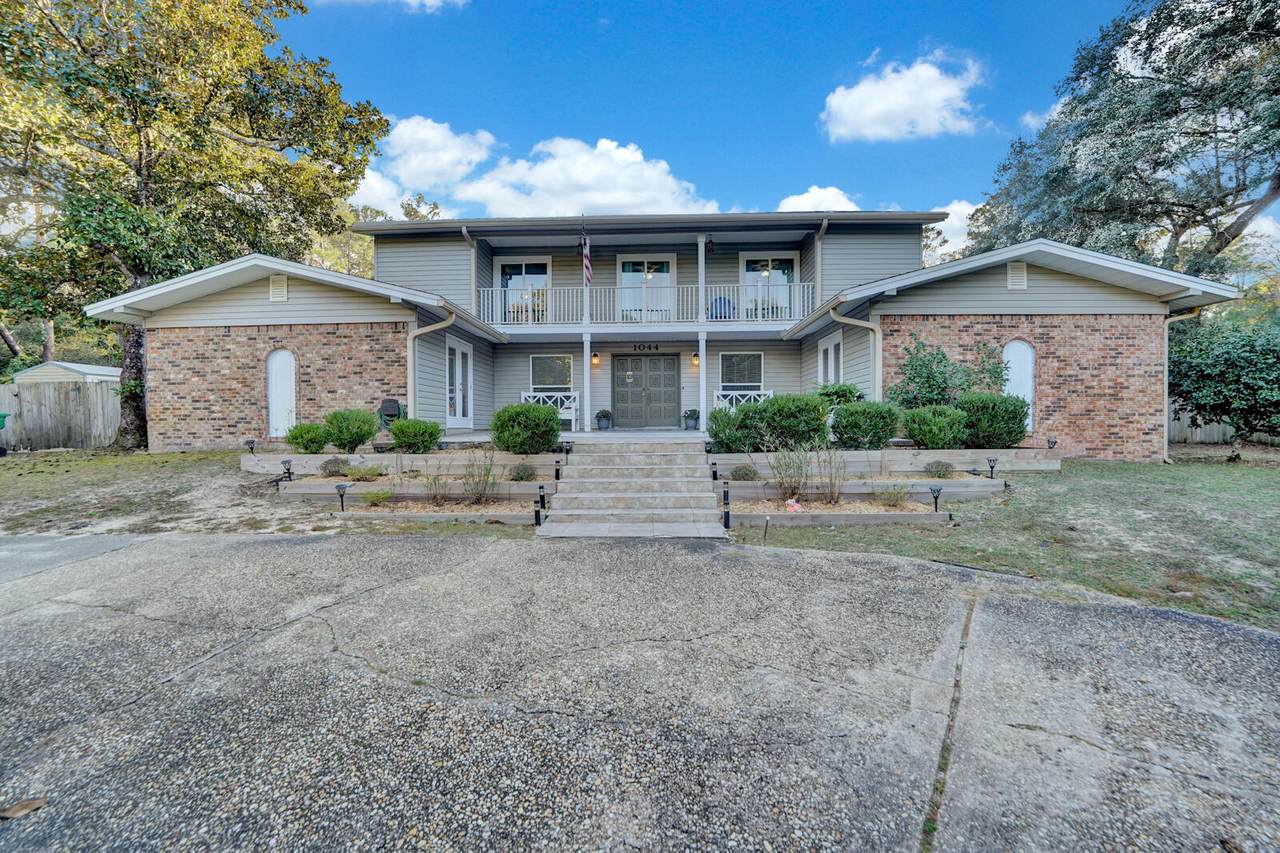1044 Stephen Drive - Photo 1