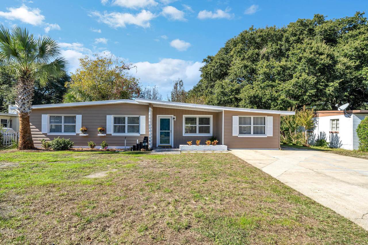 32 Laurie Drive - Photo 1