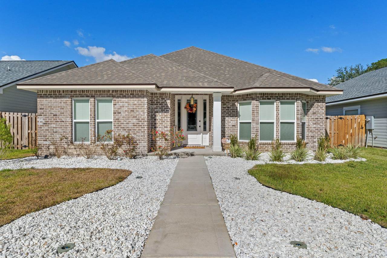 31 8Th Avenue - Photo 1