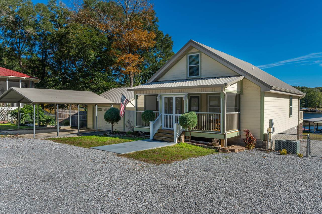 883 Squirrel Road - Photo 1