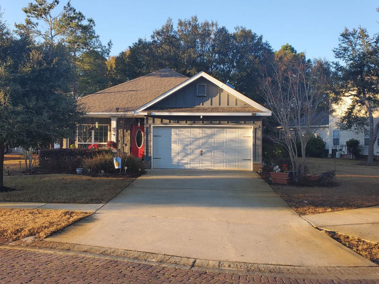 502 Whitman Way - Photo 1